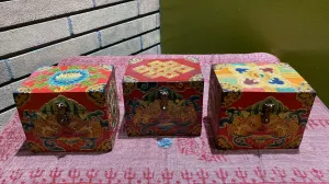Cheppu Relief-Painted Wooden Box (S)