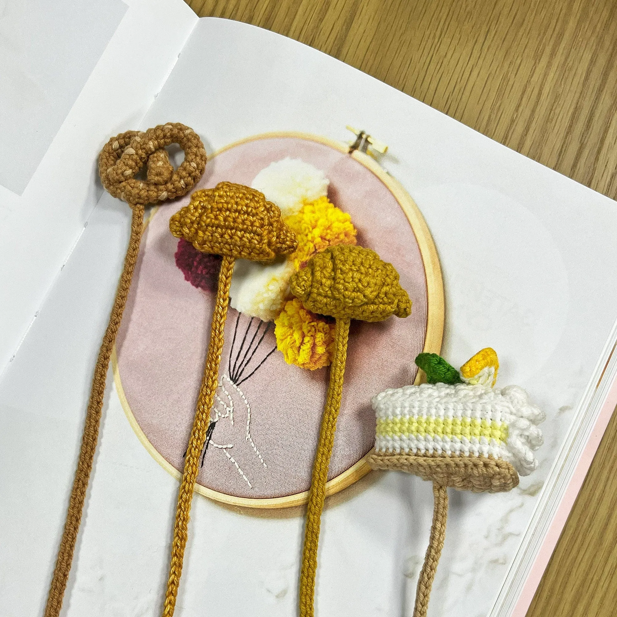 Crochet Pie Slice Bookmark, pattern, US standard terms, Skill level beginner