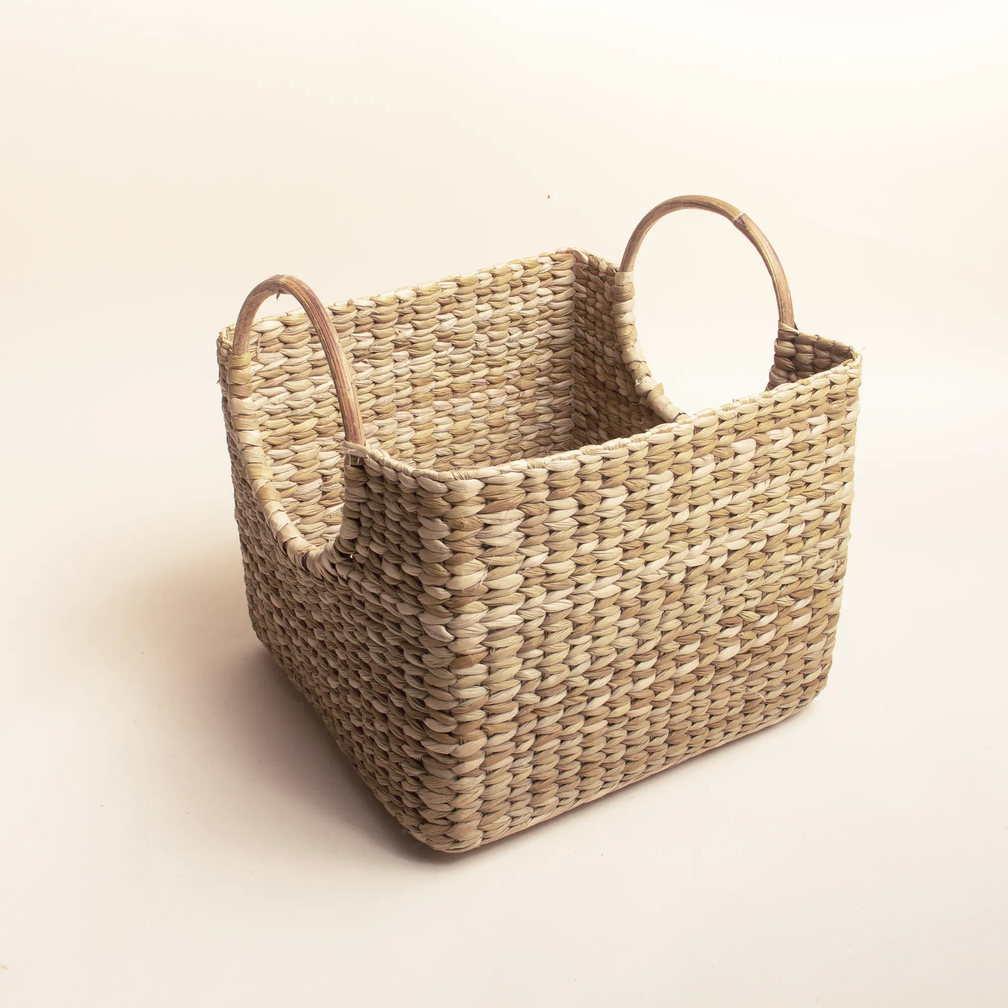 Kauna Grass organizer with cane handle