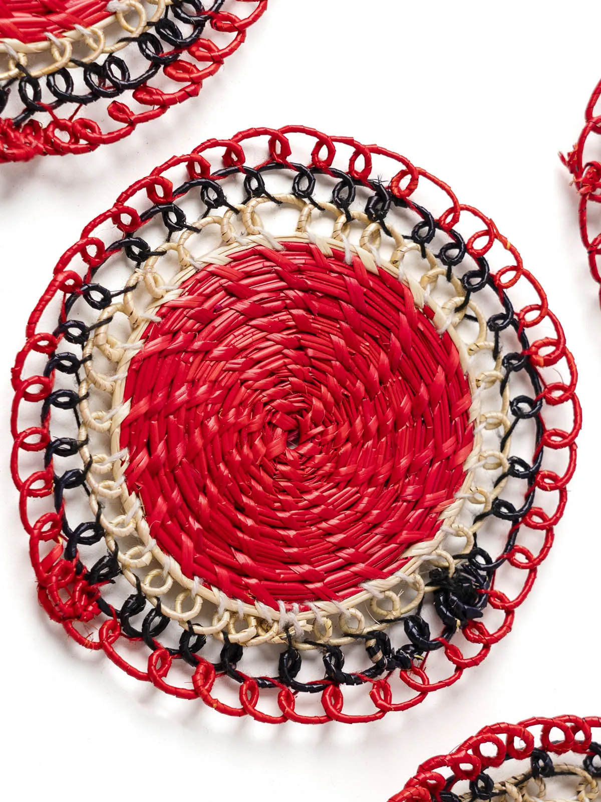 Sikki Grass Coaster Black and Red with Stand (Set of 6)