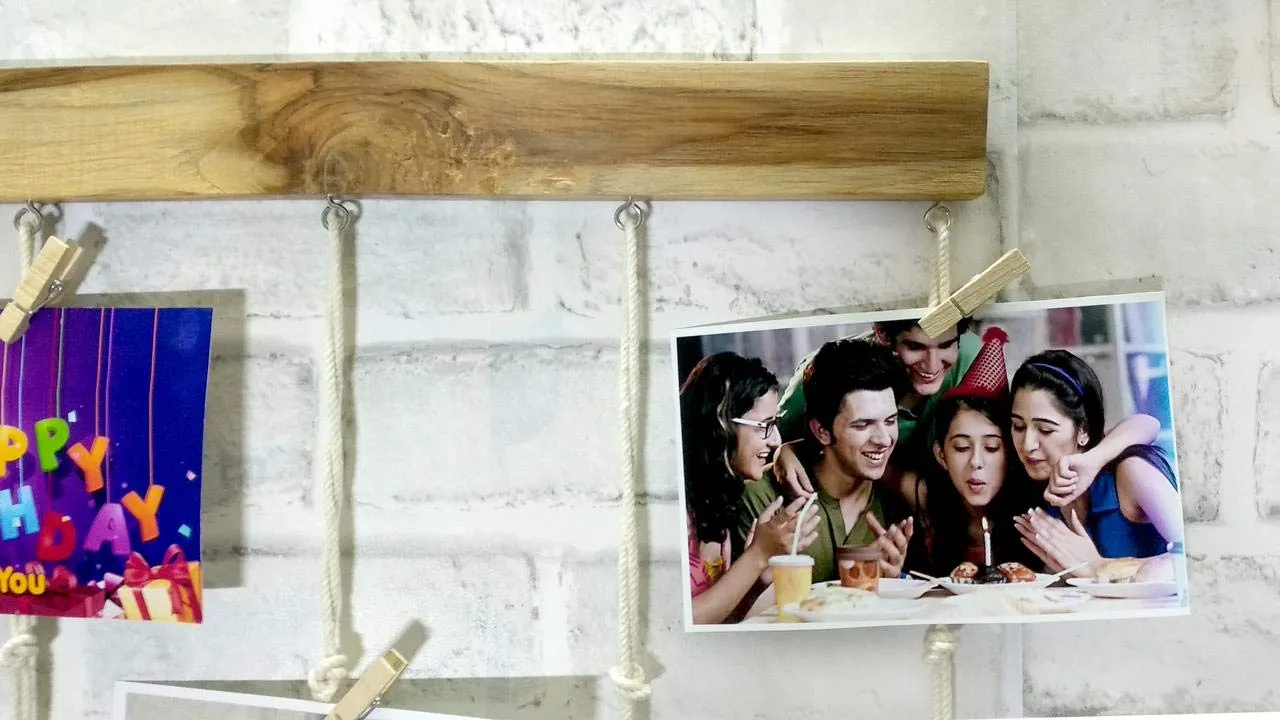 VAH HAPPY Hanging Photo Display Picture Frame Collage Picture Display Organizer with Wood Clips for Wall Decor Hanging Photos Prints and Artwork